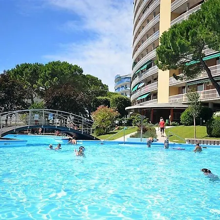 La Torre Pool&parking